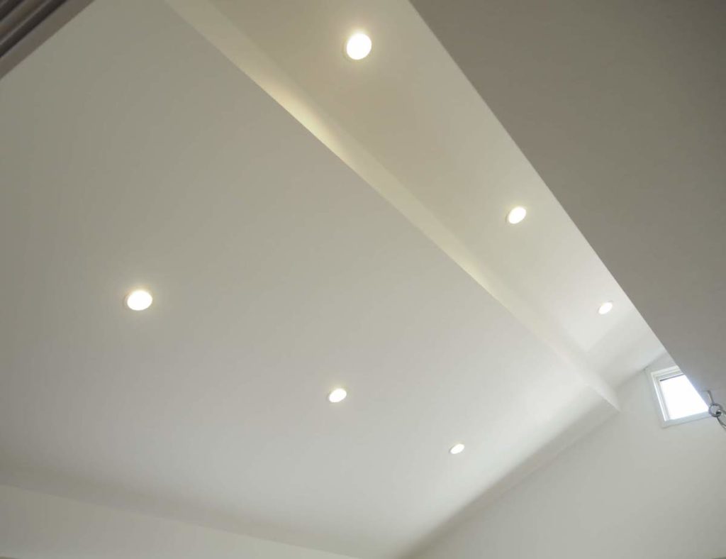 後悔する前に 新築でシンプルな天井埋込式照明 ダウンライト を選ぶときの注意点 オウチタテル